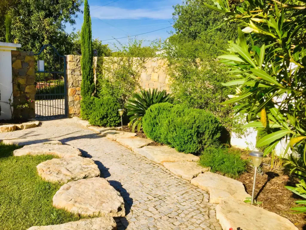 ef653460-4b55-45a5-9c7e-e5dd76c91137